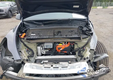 2023 Tesla Model Y Awd/Long Range Dual Motor All-Wheel Drive z USA, uszkodzony, nr VIN 7SAYGDEE3PF696104